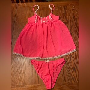 Victoria’s Secret set; large